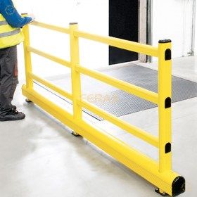 El rodapié previene que pallets y su carga traspasen la barrera